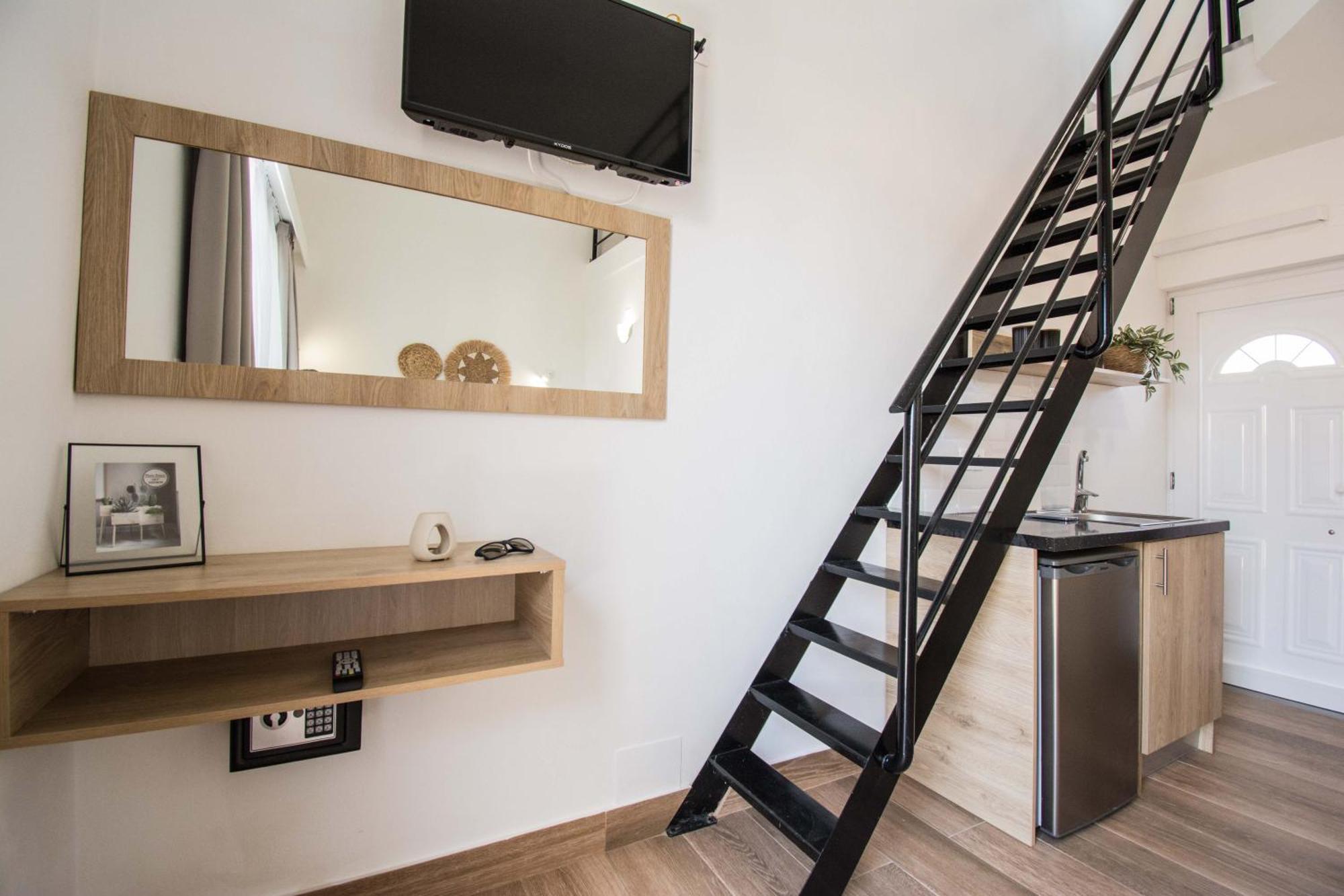 Michalianna Suites "By Checkin" Gouves Bagian luar foto
